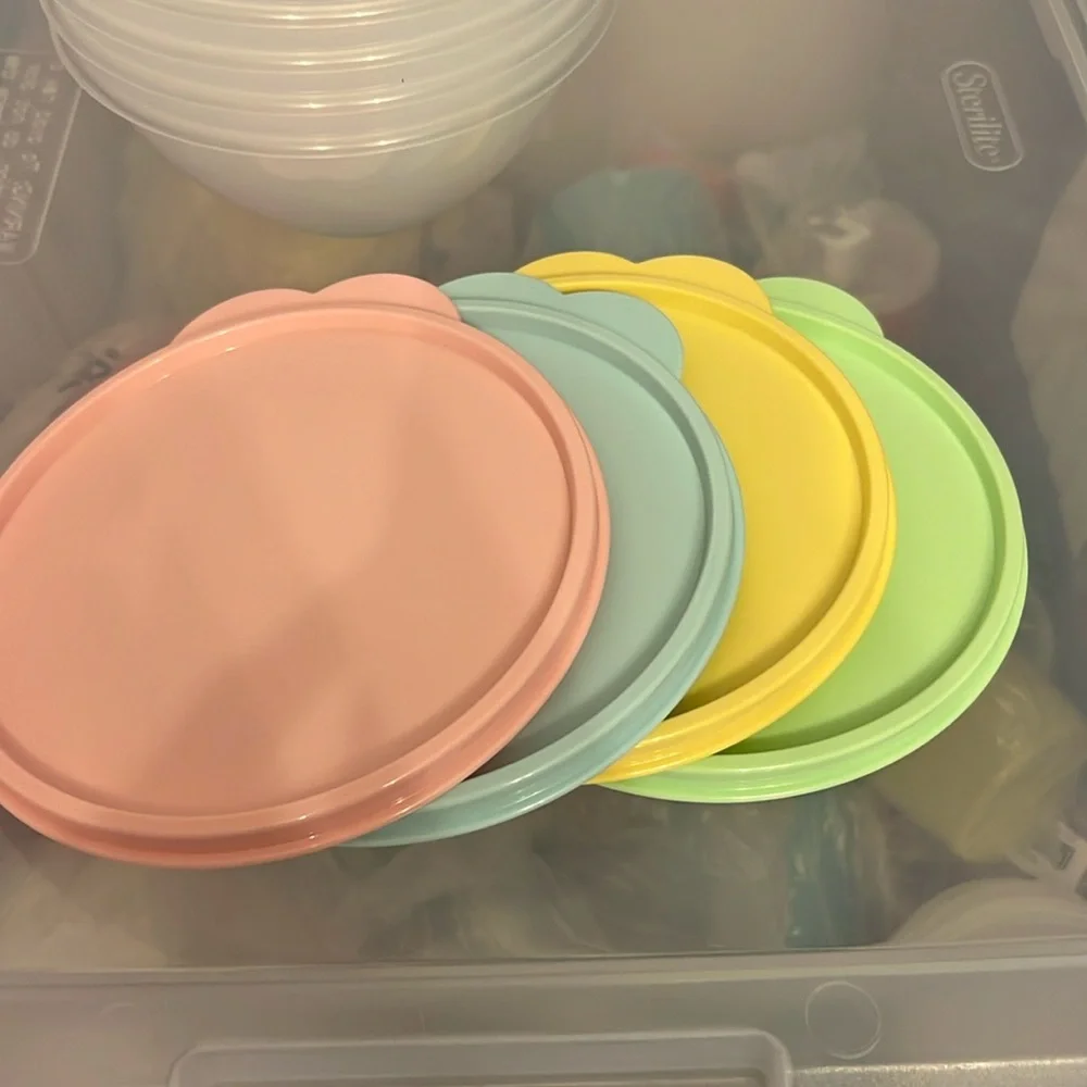 NEW Tupperware 4 piece bowl set with lids - Picture 2 of 5